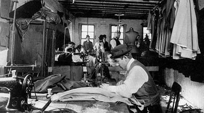  Швейная машинка «Зингер» к концу XIX века стала одним из символов Америки и её стали использовать повсеместно. 